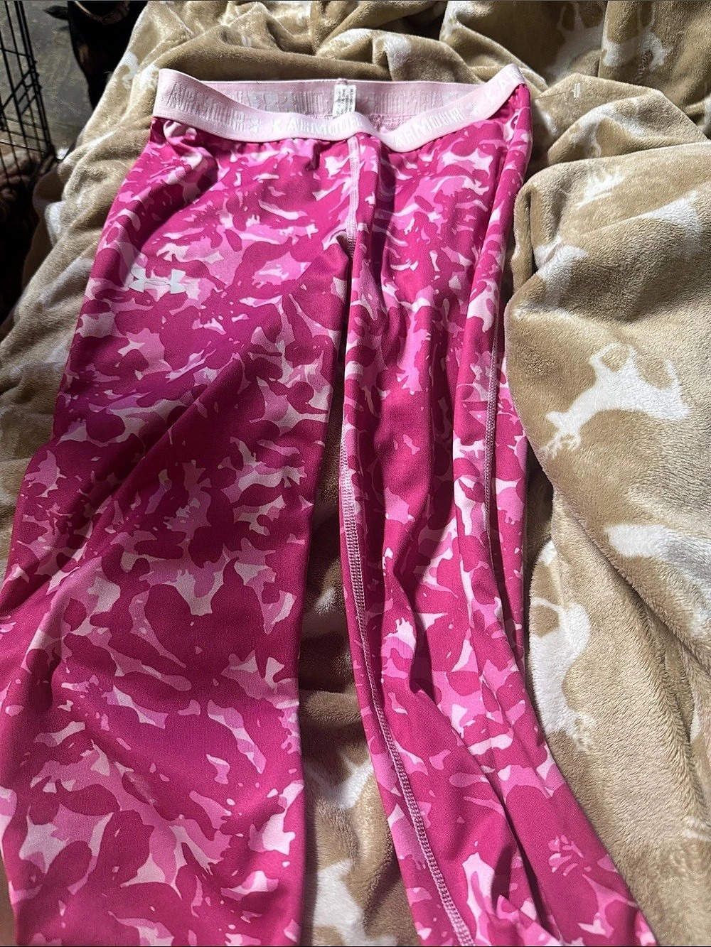 Under Armour Camo Leggings in Pink & Gray Size Medium